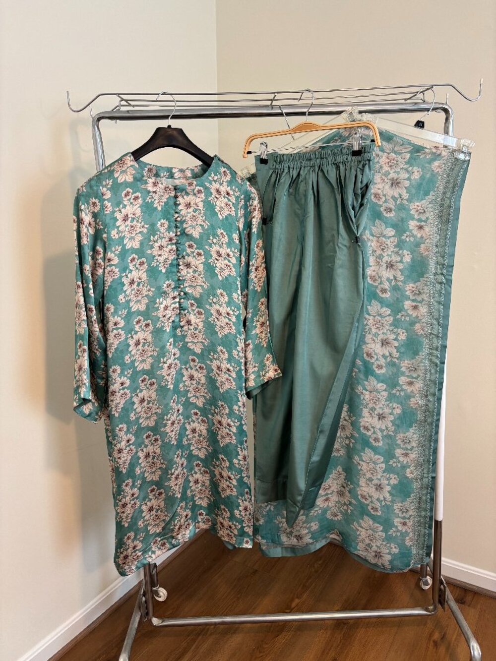 Soft turquoise green silk Pakistani kameez/trousers outfit with Chiffon dupatta